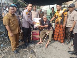 Polsek Bagan Sinembah Beri Bantuan ke Warga Korban Kebakaran
