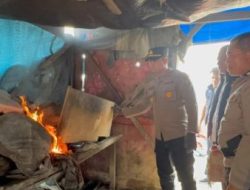 Terbengkalai Tanpa Pemilik, 2 Rakit PETI di Pulau Jambu Dimusnahkan Polsek Singingi Hilir