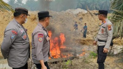 Tak Beri Ruang, Polres Kuansing Sapu Bersih 12 Rakit PETI di Aliran Sungai