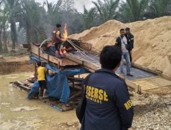 Polsek Singingi Tertibkan 4 Rakit PETI di Muara Lembu