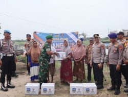 Melindungi Tuah Menjaga Marwah, Kapolres Pelalawan Susuri Sungai Kampar Naik Kapal
