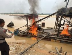 30 Rakit PETI di Kuansing Ditertibkan, Mesin Dirusak dan Dibakar Terbatas