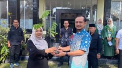 Kompol Herman Pelani Pimpin Penanaman Pohon Green Policing di SMK Pertanian Riau