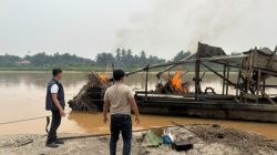 Jaga Kelestarian Sungai Kuantan, Polsek Pangean Musnahkan Rakit PETI*